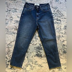 Hollister Curvy Ultra High Rise Mom Jean